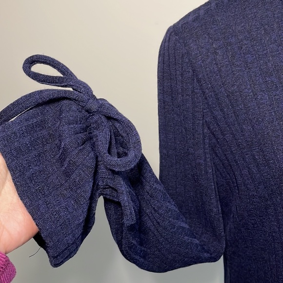 BNWT✨ NONI B mock neck skivvy in navy blue - Picture 3 of 9